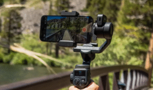 A GoPro legújabb gimbalja akciókamerákhoz, kompakt fényképezőgépekhez és mobiltelefonokhoz is kompatibilis