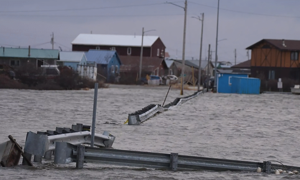 Tucatnyian megmenekültek Alaszka távoli falvaiban a házakat elsodró vihar után