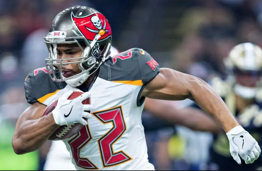 Volt NFL-játékos, Doug Martin rendőrségi őrizetben halt meg Kaliforniában