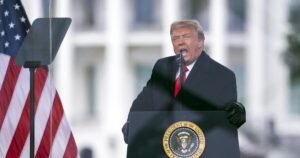 A BBC News vezetői lemondtak, miután a műsorszolgáltató szerint Trump