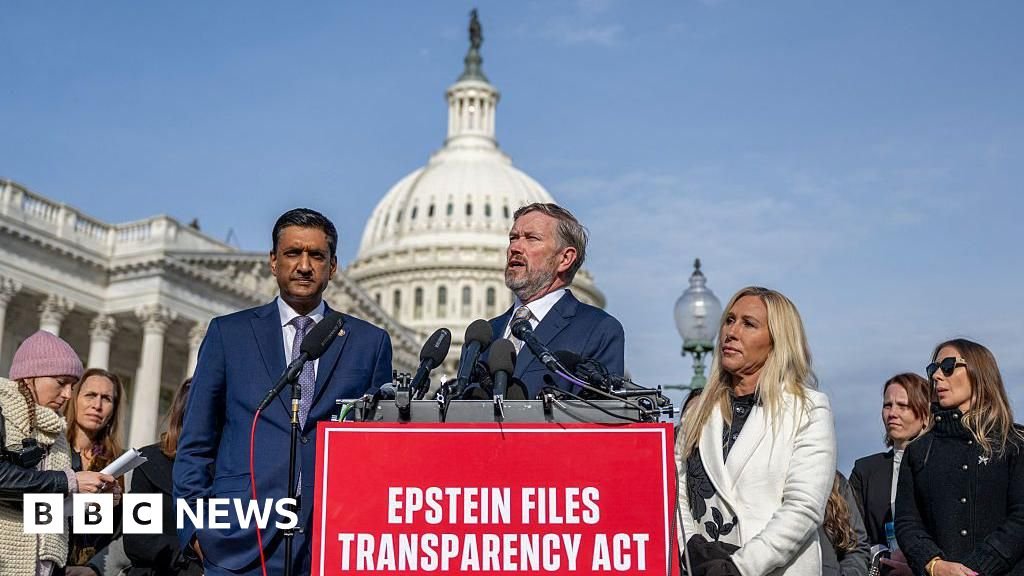 A Kongresszus jóváhagyta a Trump asztalára kerülő Epstein-akták kiadásáról szóló