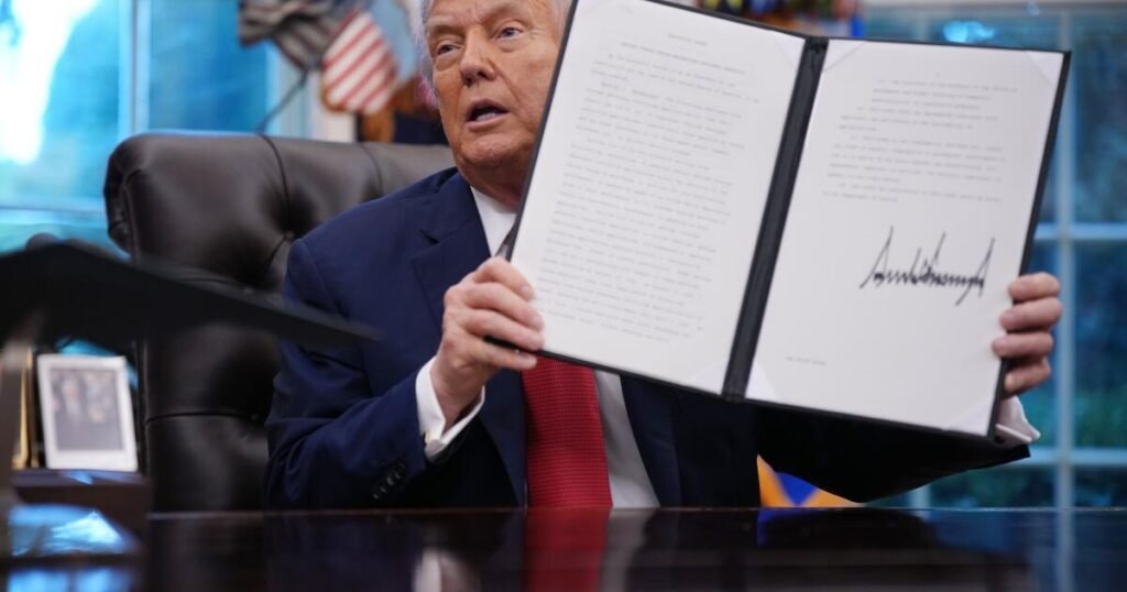 A Legfelsőbb Bíróság döntése szerint Trump eltávolíthatja a transznemű jelzőt