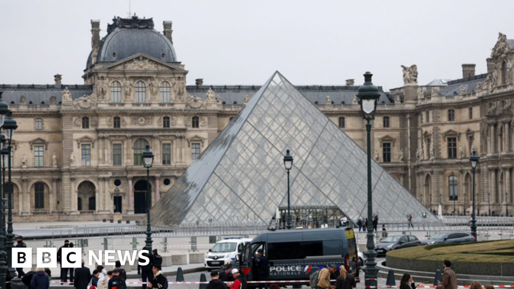 A Louvre bezárja a galériát szerkezeti problémák miatt