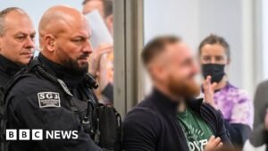 A német „Hammer banda” per hét szélsőbaloldali erőszakkal vádolt ellen