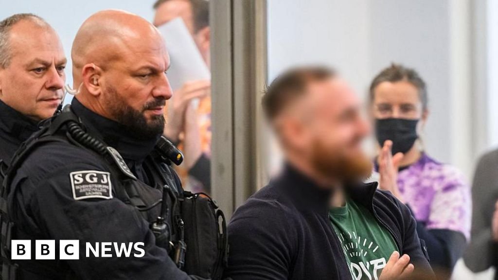 A német „Hammer banda” per hét szélsőbaloldali erőszakkal vádolt ellen