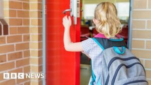 Ausztráliában bezártak iskolákat a gyermekek homokban lévő azbeszt veszélye miatt