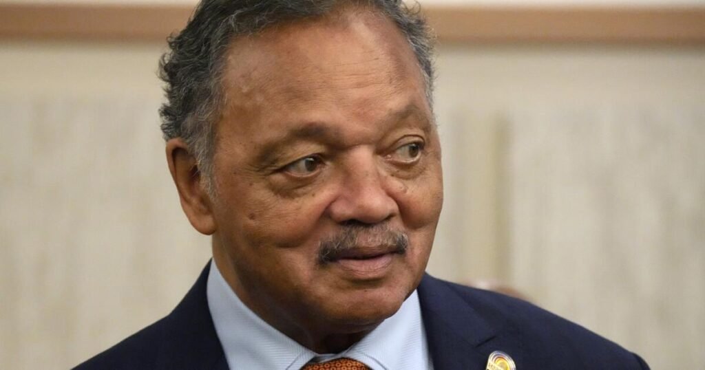 Jesse Jackson tiszteletes, a fekete egyenjogúság erőteljes hangja, kórházba kerül