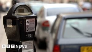 Letartóztatták a parkolófelügyelőt és a feleségét 1 millió eurós lopás