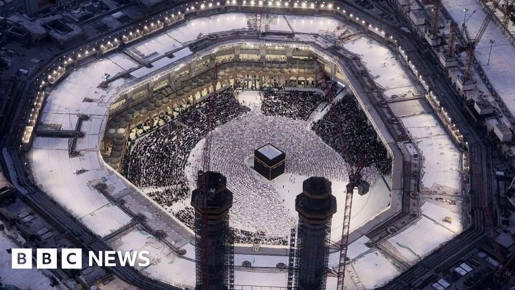 Több tucat indiai zarándok halt meg egy buszbalesetben Medina közelében