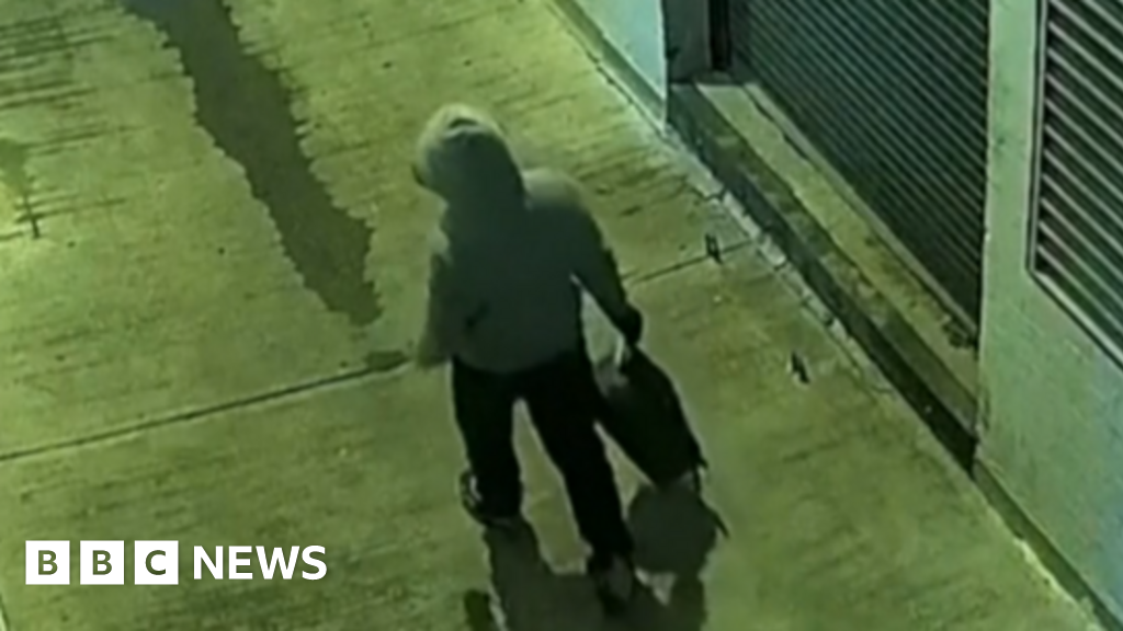 A rendőrség letartóztatta a DC-csőbomba gyanúsítottját, ezzel véget vetve az