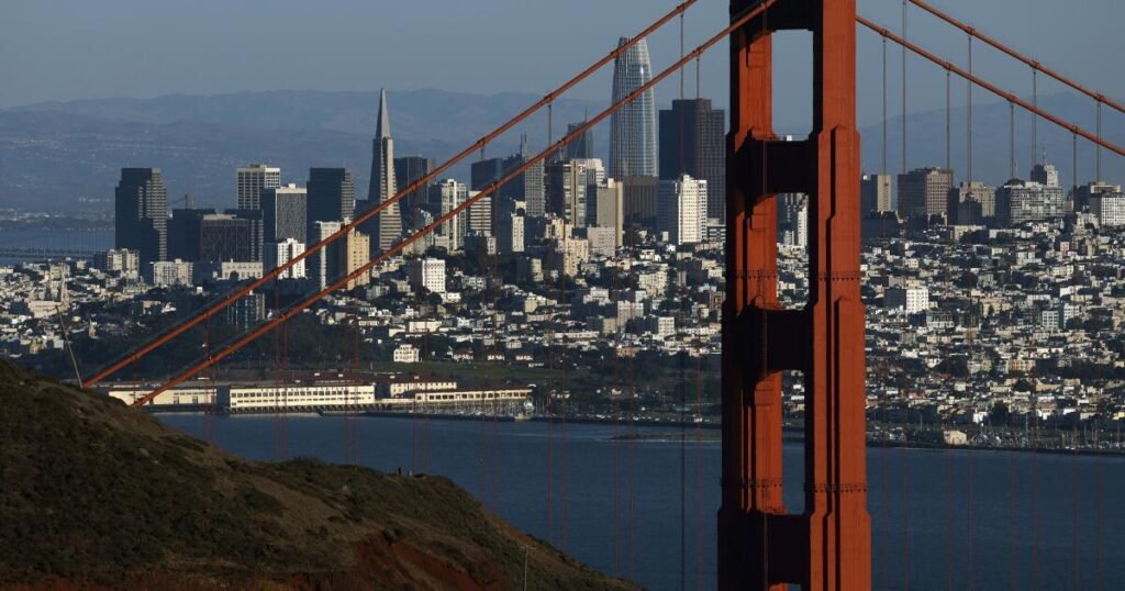 Az országos létszámleépítések ötéves csúcsot értek el, csapást mérve Kaliforniára