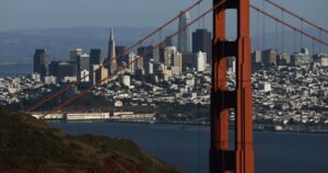 Az országos létszámleépítések ötéves csúcsot értek el, csapást mérve Kaliforniára