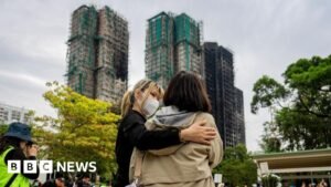 Hongkong halálos erdőtüzek után elrendelte az állványhálók eltávolítását