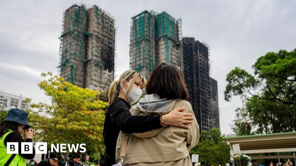 Hongkong halálos erdőtüzek után elrendelte az állványhálók eltávolítását