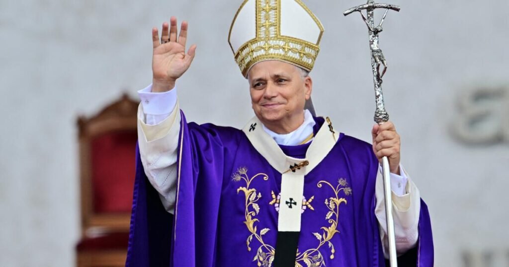 XIV. Leó pápa 150 000 embernek adja át a béke