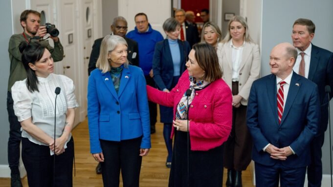 Az amerikai törvényhozók befejezik a megnyugtató körútját Dániában, mivel a