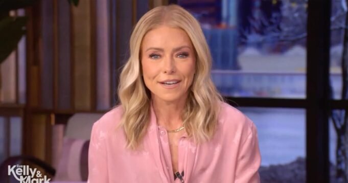 Kelly Ripa elárulja, mi okozta az élő adásban sugárzott sminkbalesetét