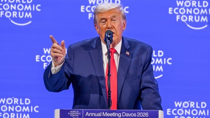 Trump tárgyalásokat kér Grönlandról, kizárja az erőszak alkalmazását | mobilit.hu