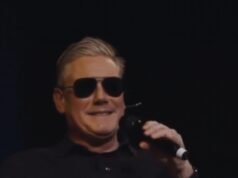 Videó: Keir Starmer „Top Gun” pilótakat visel, hogy Macront piszkálja; A francia miniszterelnök játszik vele| mobilit.hu