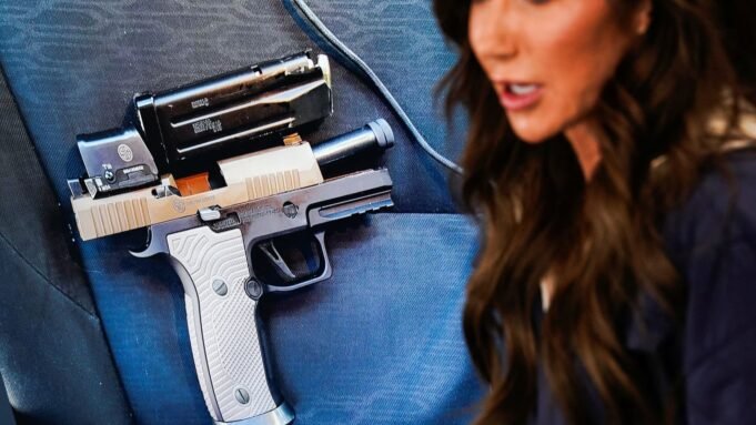 Walz kormányzó felszólította Trumpot, hogy állítsa le az ICE-műveleteket Minnesotában