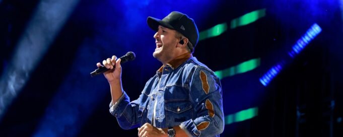 „Word on the Street” Ez az ország szupersztárja bejelentette a