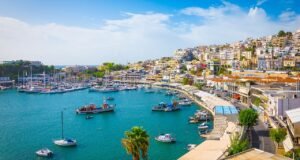 A Celebrity Infinity tengerjáró hajó katasztrofális kudarca után elveszíti az irányítást Görögországban| mobilit.hu