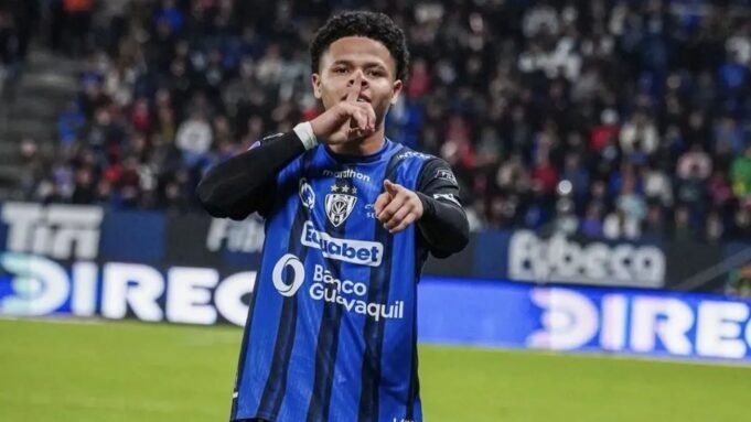 A Sevilla szerződést kötött az ecuadori válogatott középpályásával | mobilit.hu