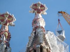 A barcelonai Sagrada Familia eléri a maximális magasságot, amikor keresztet helyeznek a Jézus Krisztus tornyára World News| mobilit.hu