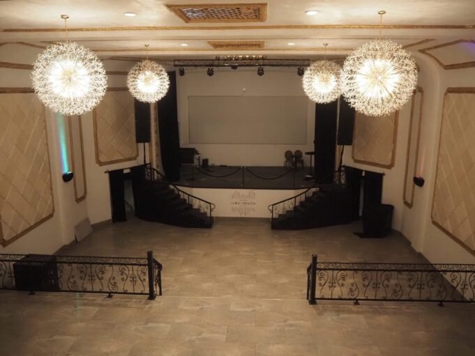 A denveri South Broadway Színház kilép a csődből, a kizárás