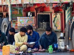 A pakisztáni-afganisztáni határzár megzavarja a kereskedelmet egy kulcsfontosságú útvonalon: az NPR-n| mobilit.hu