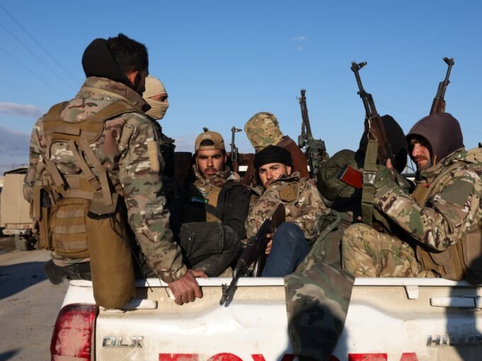 Az iraki minisztérium szerint több mint 5000 ISIL foglyot szállítottak