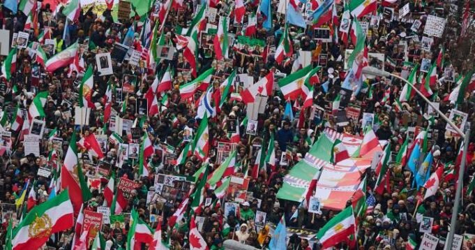 Az ontariói férfit azzal vádolják, hogy megfenyegette az iráni „a