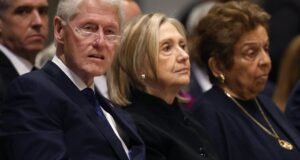 Clinton, hogy tanúskodjon az Epstein-ügyben. Íme, mit kell tudni| mobilit.hu