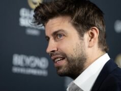 Gerard Pique újabb lövést lő Arbeloára hatalmas fejessel| mobilit.hu