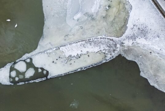 Haditengerészeti hajóroncs került a felszínre Svédországban, miután 400 évig víz alá temették| mobilit.hu