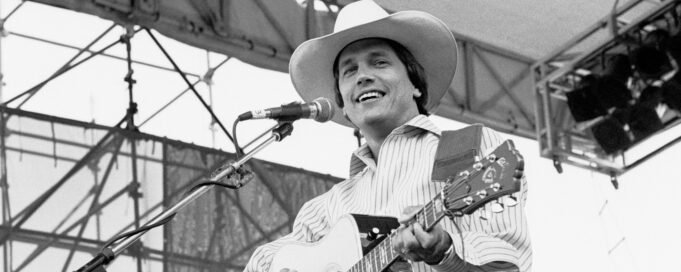 Hogyan segített egy bozontos szőnyeg inspirálni George Strait első számú
