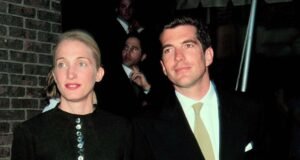 JFK Jr. és Carolyn Bessette-Kennedy kapcsolati idővonala| mobilit.hu
