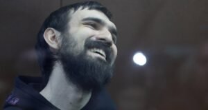 Közel 6 év orosz börtönbüntetésre ítélték a stand-up komikust, mert viccelődött a háborús veteránnal| mobilit.hu