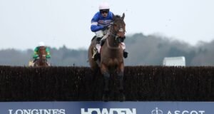 Tippek szombatra: Pic d’Orhy szeretné megajándékozni Johnbont és megszerezni Ascot Chase háromtőzeget Berkshire-ben | versenyhírek| mobilit.hu