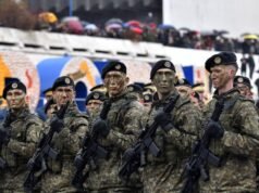 Több ezren vonultak fel Koszovóban a függetlenség kikiáltásának évfordulóján| mobilit.hu