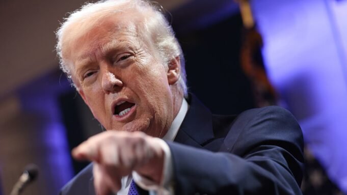 Trump 10%-ról 15%-ra emeli a globális vámokat, „azonnali hatályos” |