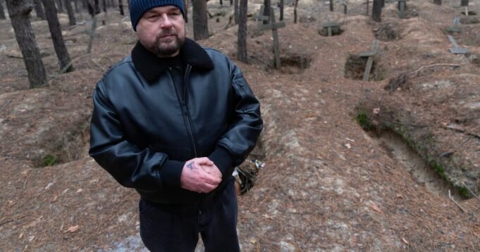 Ukrajna szőnyegekbe és táskákba csomagolt holttestei a tömegsírok rémét fedik