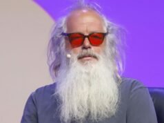 1963-ban ezen a napon született a legendás producer, aki olyan műfaji ikonokkal dolgozott együtt, mint Johnny Cash, a Public Enemy és a Slayer.| mobilit.hu