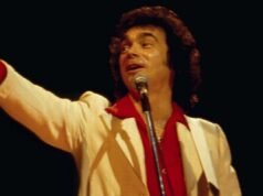 2018-ban ezen a napon veszítettük el az énekesnőt, komikust és tévésztárt, aki a country zene egyik legnagyobb énekesével házasodott össze.| mobilit.hu