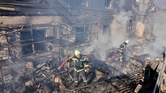 4 meghalt, 15 megsebesült a Kijev környéki orosz támadásban: NPR