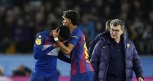 A Barcelona játékosai elveszítik az erőnléti stábba vetett bizalmukat – Hansi Flick menesztését javasolják| mobilit.hu