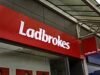 A Ladbrokes tulajdonosa, Enten veszteségei nőttek a szerencsejáték-adó-emelés miatti 488 millió GBP csapás után| mobilit.hu