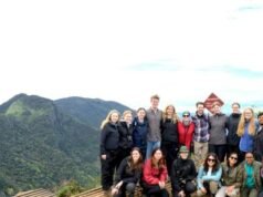 A Queens Egyetem hallgatói Dohában rekedtek, miután az iráni támadást követően bezárták a légteret| mobilit.hu