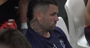 Adam Reynolds megsérült, amikor a Brisbane Broncos vereséget szenvedett a Parramatta Eelstől, Cameron Smith és Andrew Johns pedig a Melbourne Storm ellen nyilatkozott a harmadik fordulóban.| mobilit.hu