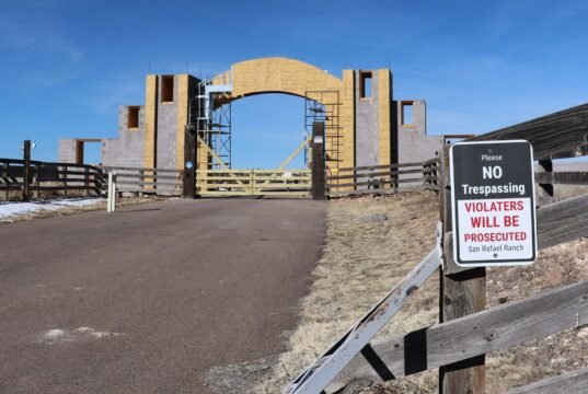 Az amerikai nyomozók megkezdték Epstein egykori farmjának kutatását az új-mexikói krimiben| mobilit.hu